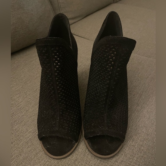 Lucky Brand Larise Perforated Bootie, Black, size 10/40 - Picture 2 of 4